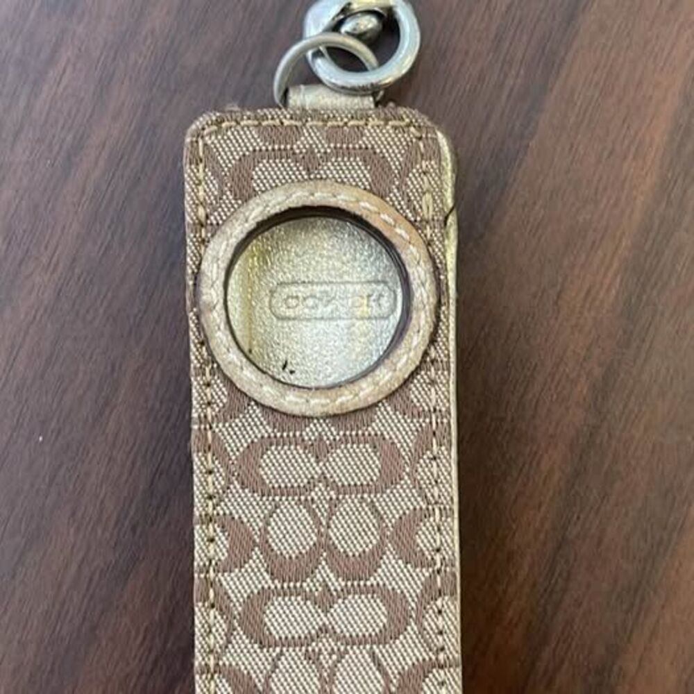 Vintage coach iPod shuffle holder